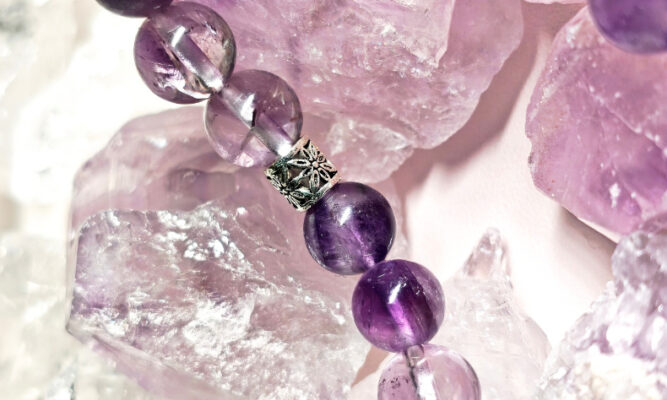 Cover image illustrating the meaning, healing properties, and benefits of amethyst crystal