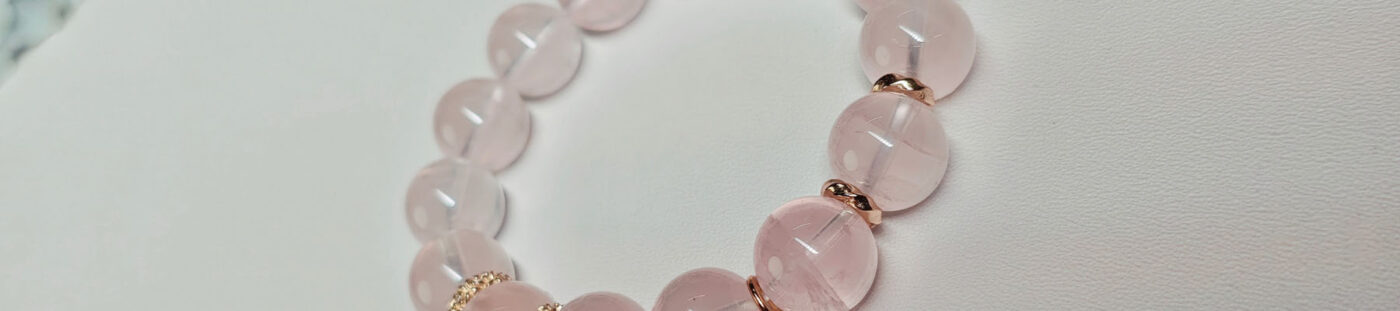 Illustration explaining the love and healing energy of rose quartz bracelet